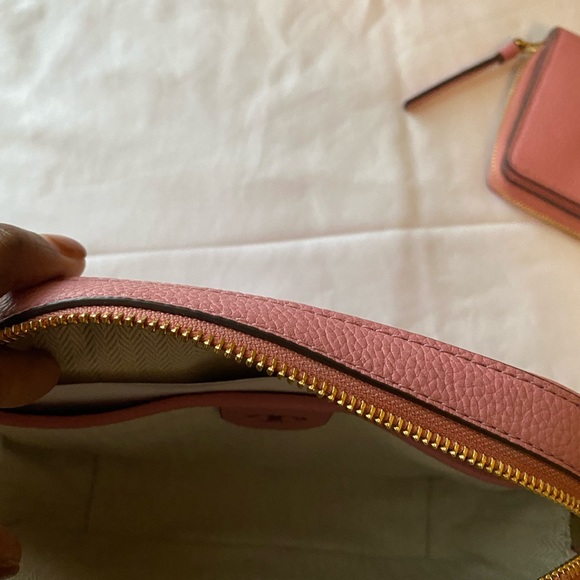 Tory Burch McGraw Camera bag with matching McGraw Bi-fold Wallet - Picture 6 of 13